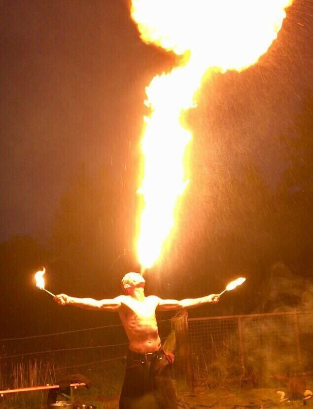 Feuerkünstler Feuershow Feuerspucker buchen in Halberstadt