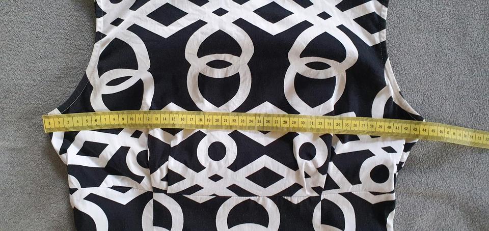 Superschönes Kleid Etuikleid Gr. 36 Benetton schwarz weiß in Fürth