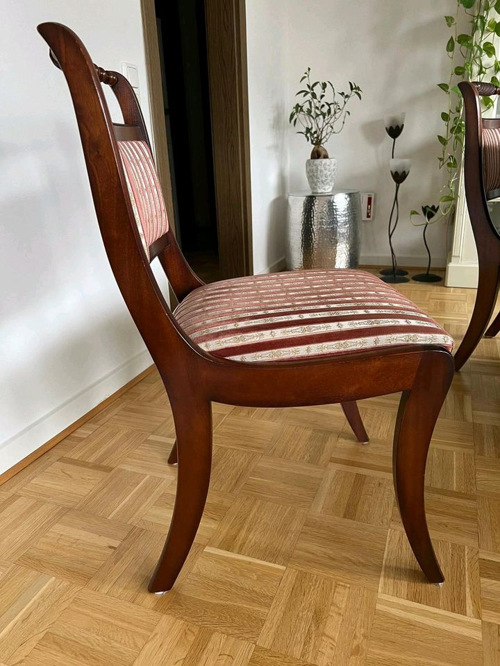 Mahagoni Tisch mit 6 Stühlen in Raunheim
