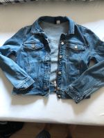 Kurze coole Jeansjacke Damen Größe 40 Brandenburg - Seddiner See Vorschau