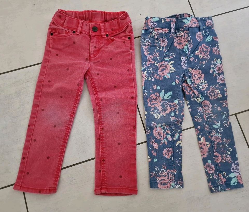 2 niedliche Mädchen Jeans Hosen H&M, C&A Gr 92 in Bad Lippspringe