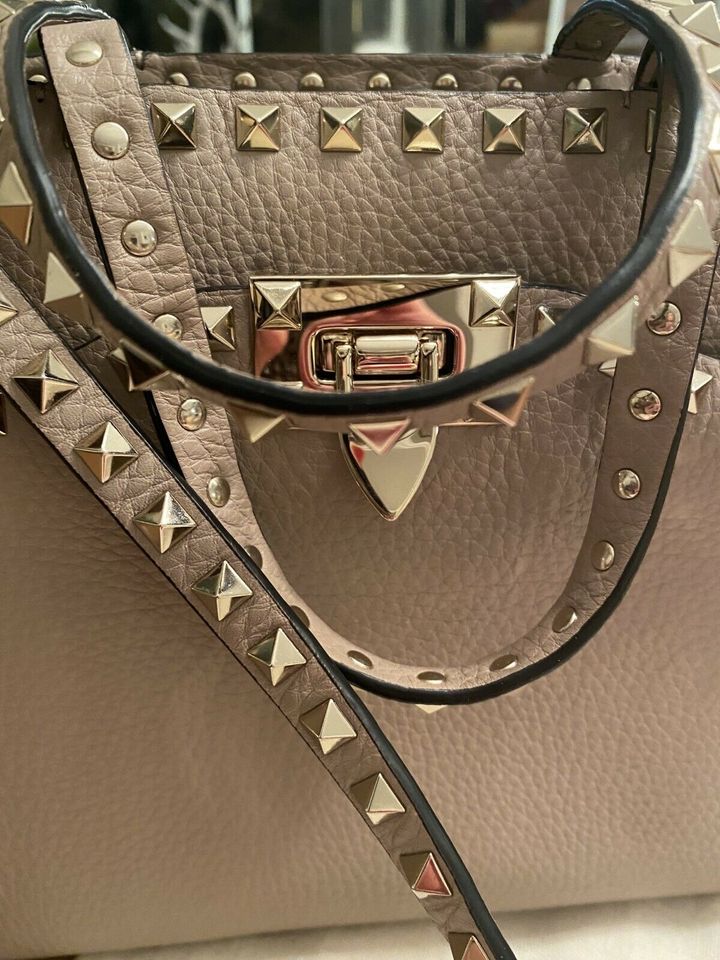 Valentino Rockstud Bag Poudre in Neu-Isenburg