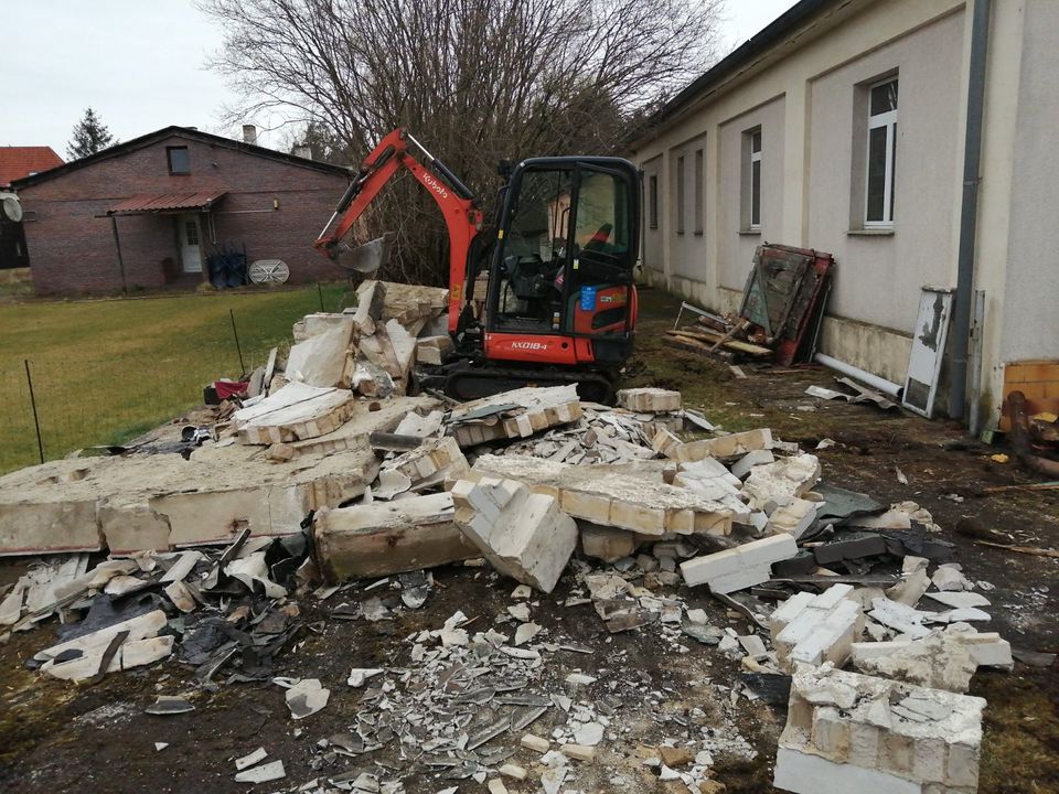 Biete Abrissarbeiten von kleineren Gebäuden, wie Anbauten, Garage in Calau