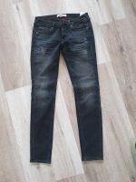 NEU Tommy Jeans 29/32 schwarz low rise skinny Model Sophie Nordrhein-Westfalen - Lotte Vorschau