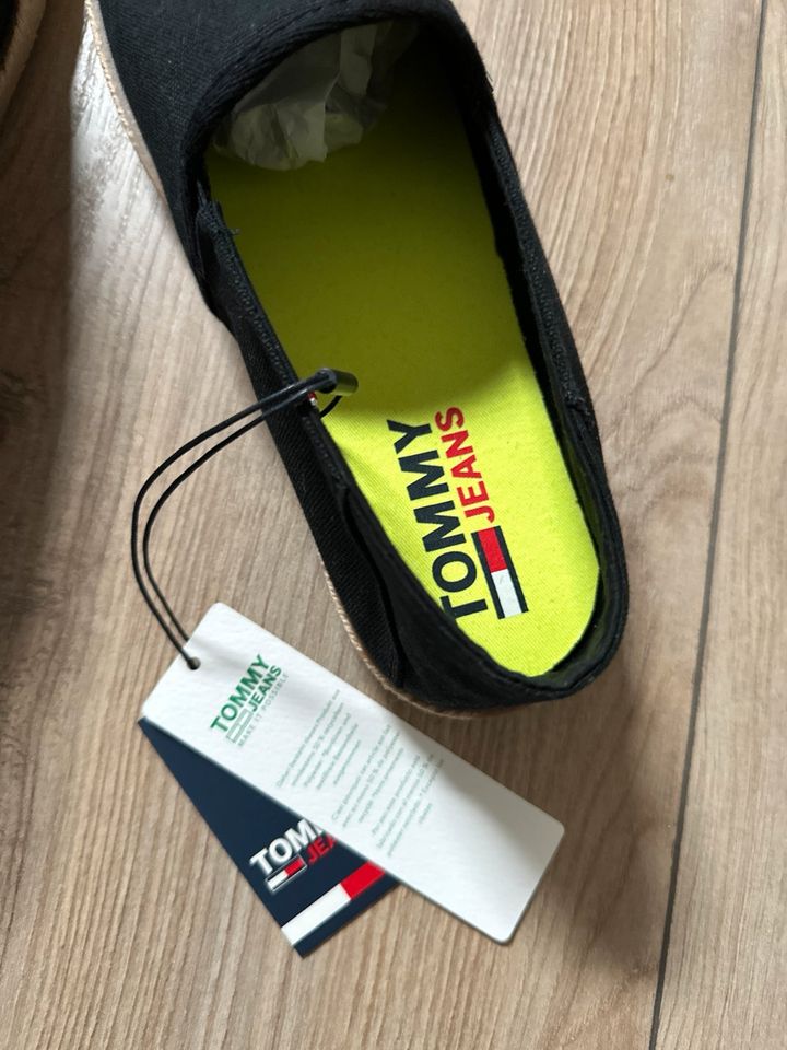 Tommy Hilfiger Slipper in Landstuhl