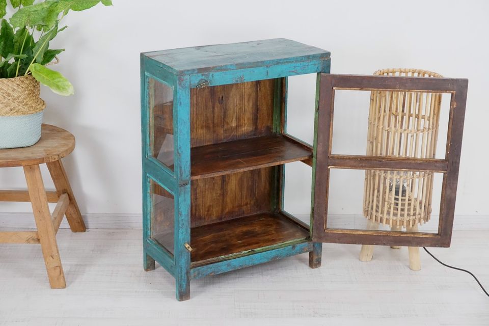 alte blaue Vitrine in Teak-massiv Vintage-Schrank von Antik-Lux in Centrum