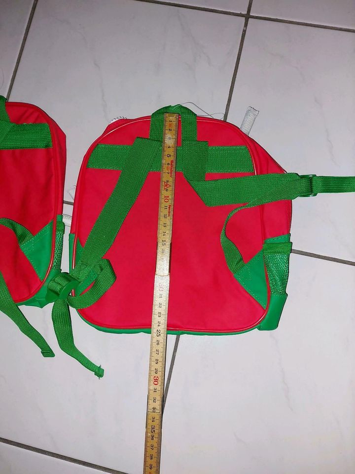 Kinder Rucksack rot  ideal Kindergarten schwimmen Wasser abweisen in Rosenberg