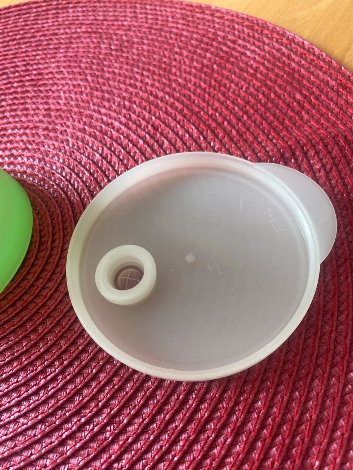 Tupperware Junge Welle Trinkhalm Becher 330 ml mit Deckel in Reutlingen