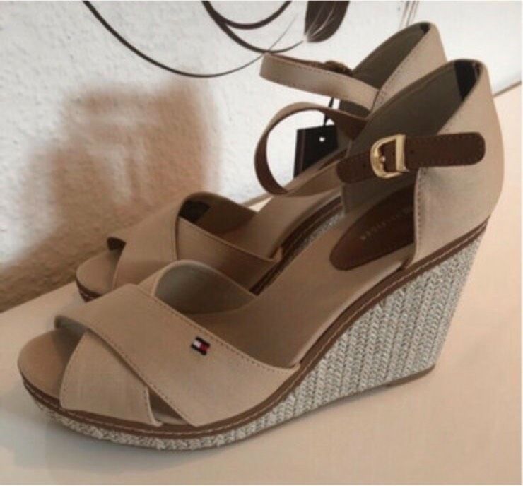 Tommy Hilfiger Damen Keilabsatz Sandalen Sandaletten beige Gr. 41 in Pegau