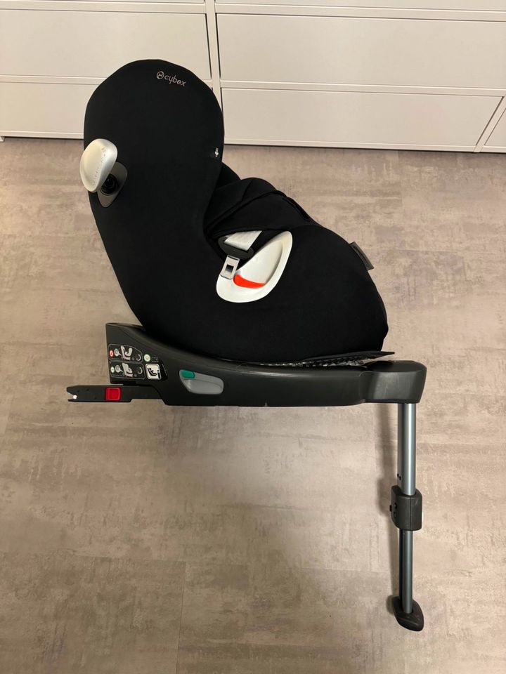 CYBEX Sirona Q i-Size Kindersitz Stardust Black mit Zubehör in Rottweil