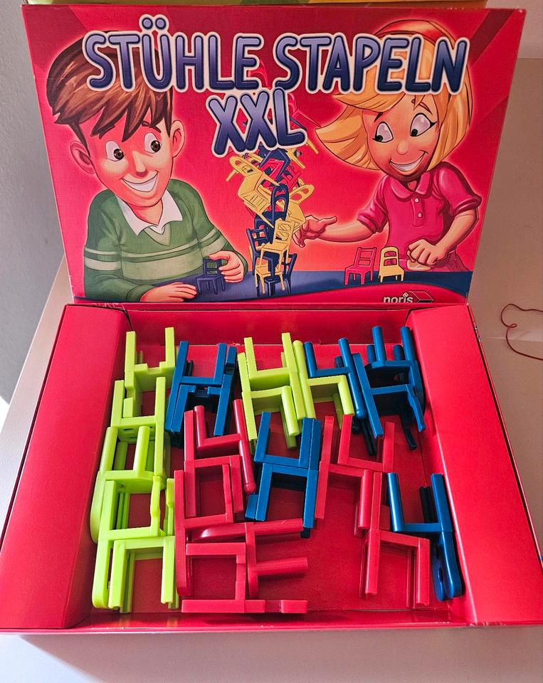 Spiel Stühle stapeln xxl sehr guter Zustand noris in Karlstadt