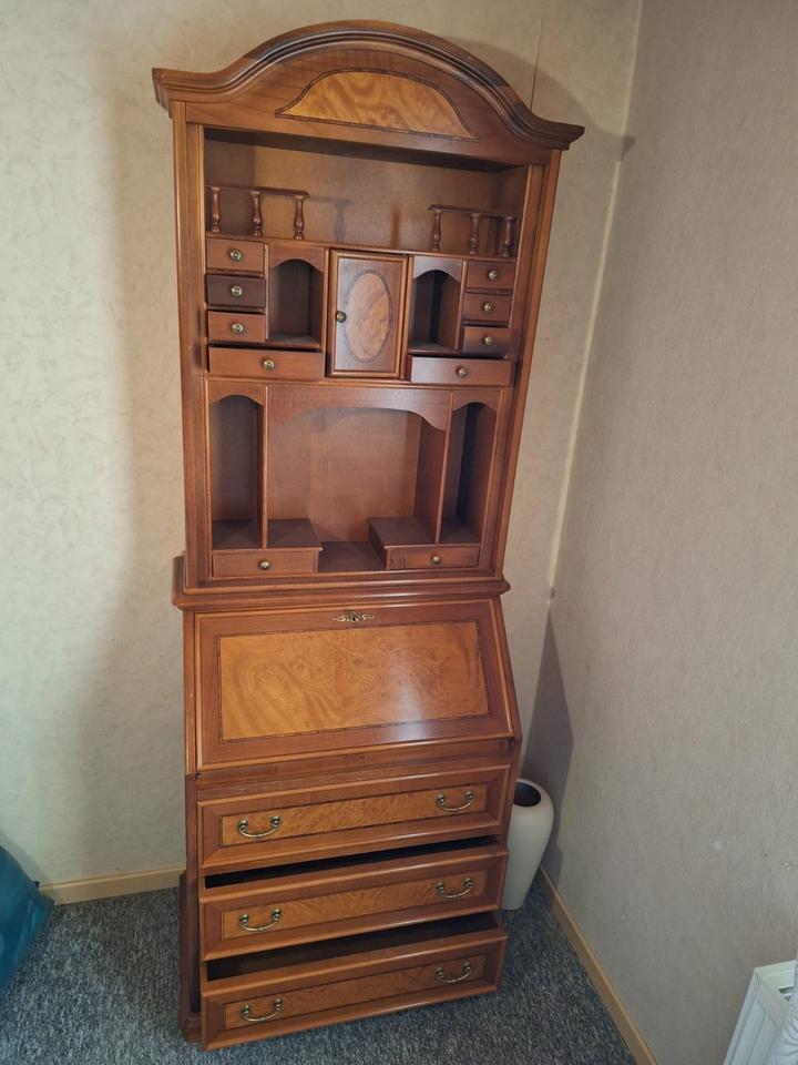 Möbelset (Herrenzimmer) Eckvitrine, Sekretär, Schrank klein in Querfurt