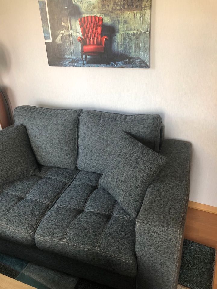 Modernes Sofa.  1,70 m breit  0,90 tief Sitzhöhe 0,45 m in Westerstede