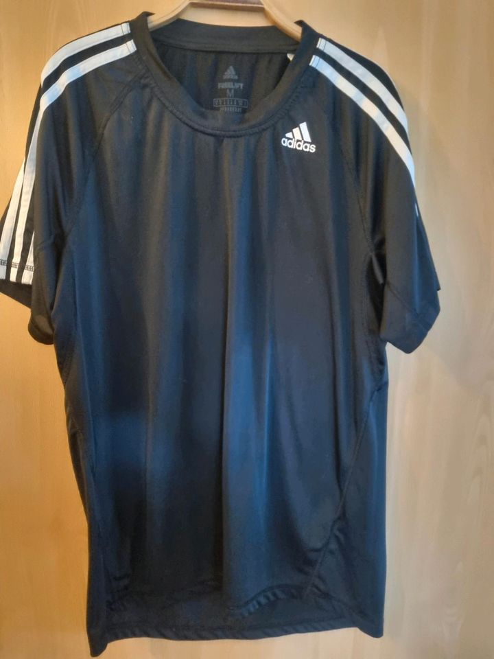 Adidas+Jack Jones tshirt und Adidas trekking  schuhe in Bendorf