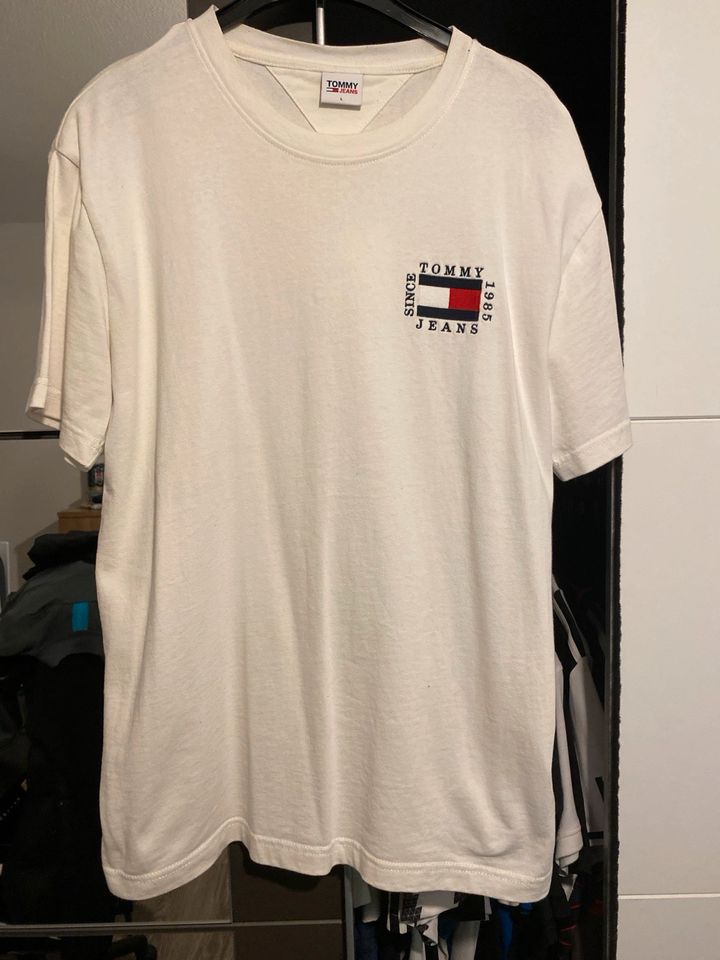 tommy tshirt in Worms