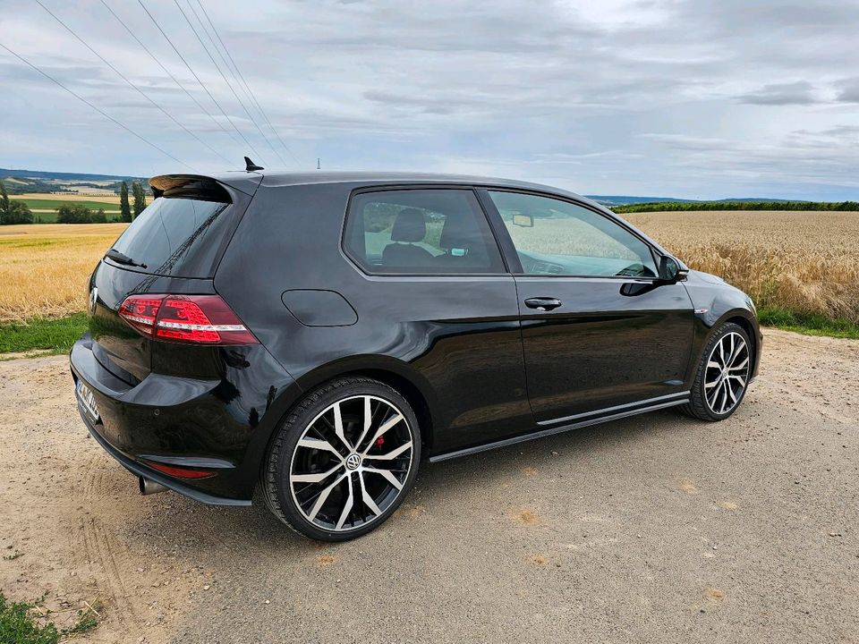 VW Golf 7 GTI 2,0l TSI 220PS DCC 8-fach Bereift in Wöllstein