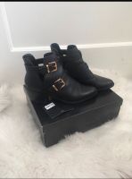 Ankle boots • cut out boots • schwarz mit Schnallen • 7,5 • 38 Frankfurt am Main - Innenstadt Vorschau