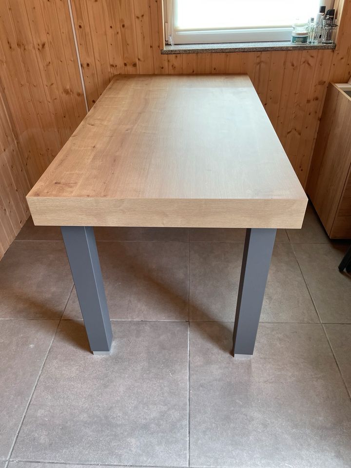 Tisch Breite 80 cm Länge 145 cm Höhe 81 cm in Geseke