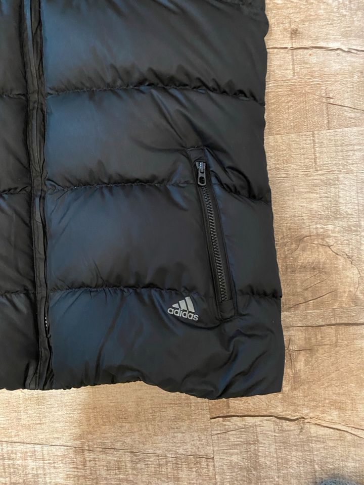 Ärmellose Jacke von Adidas (Gr. S) in Hohenwart