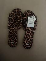 Zara Slipper Leopard neu mit Etikett 41 Hessen - Langenselbold Vorschau