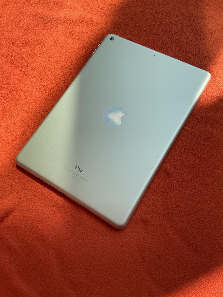 TOP! iPad 6th Generation WI-FI 32GB (2018) Space Gray, mit OVP in München