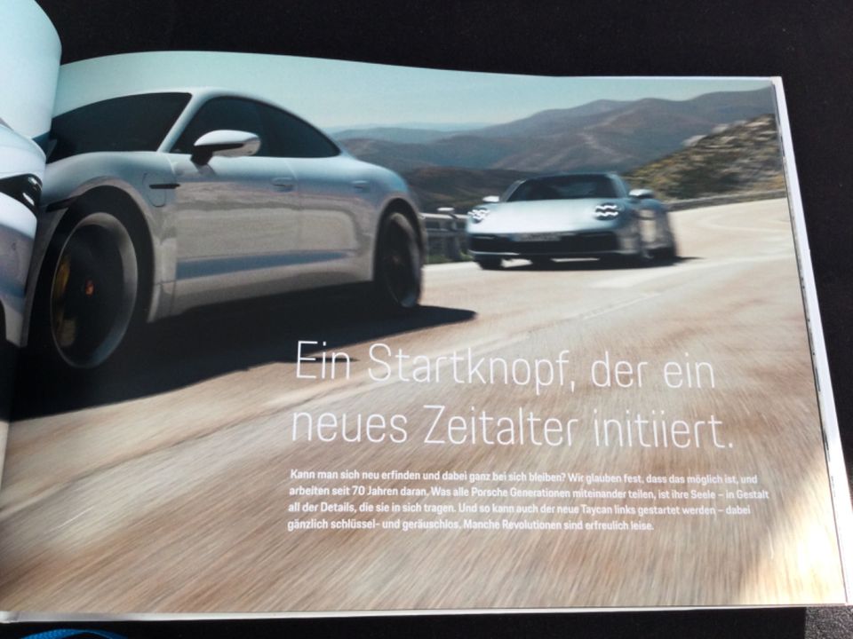 Porsche Buch Prospekt Taycan E Modell 2019 / 2020 in Kiel