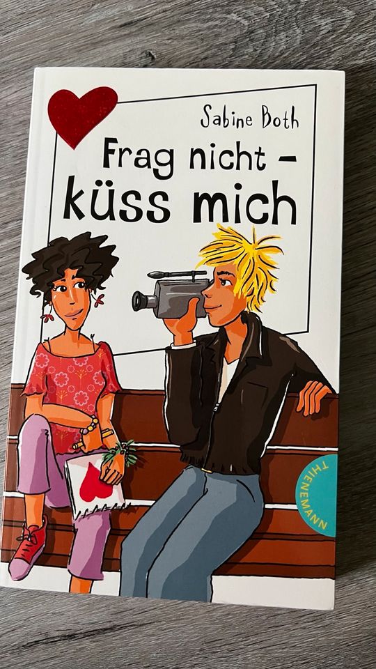 Freche Mädchen-Buch „Frag nicht, küss mich“ von Sabine Both in Aurich