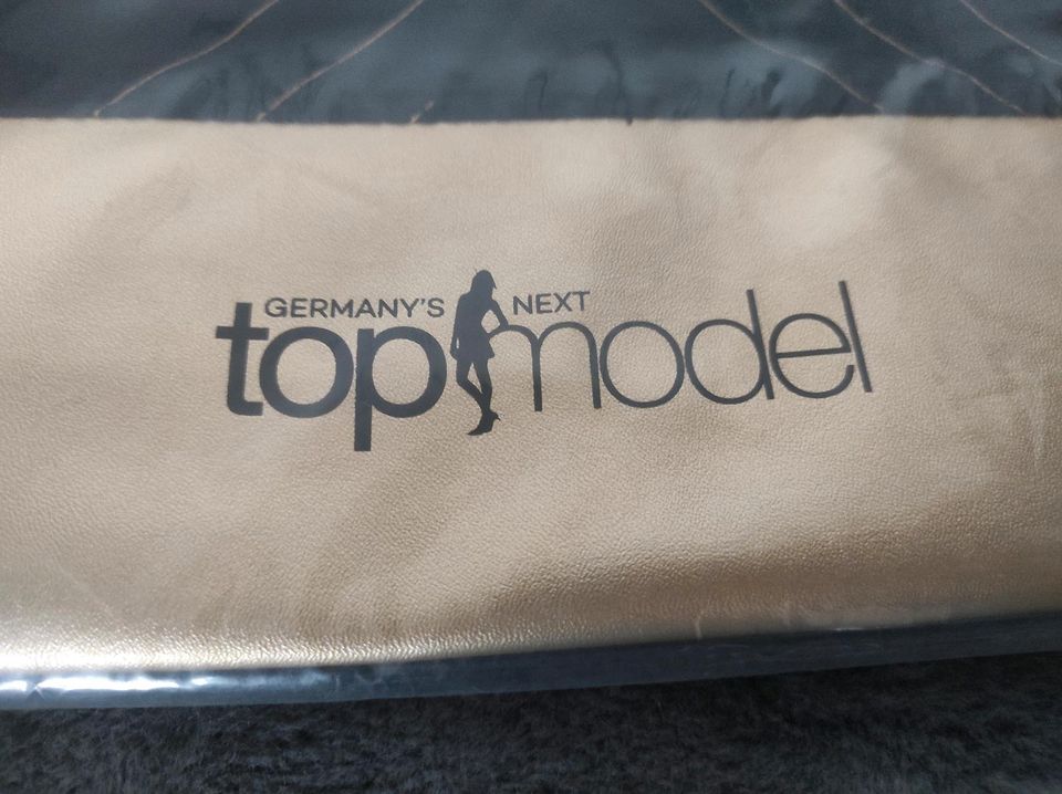 ⭐Neu/OVP⭐ TOP MODEL Rucksack⭐Turnbeutel⭐ Sporttasche⭐schwarz/gold in Bad Bevensen