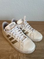 Sneakers von Adidas in weiß/silber / Größe 40.5 Baden-Württemberg - Heidelberg Vorschau