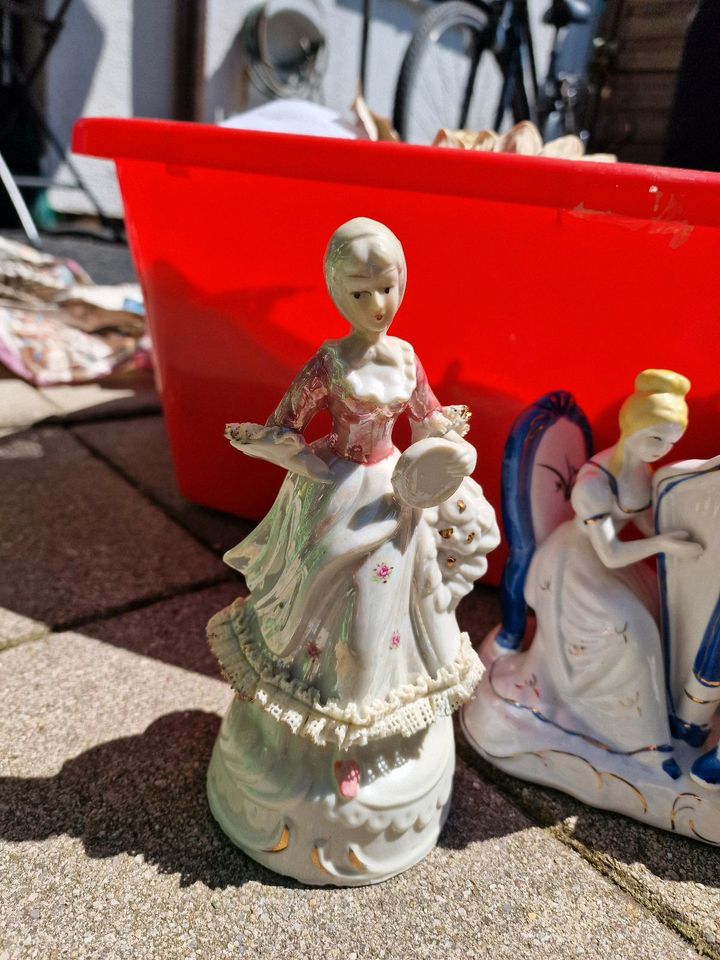 Verschiedene Porzellanfiguren in München