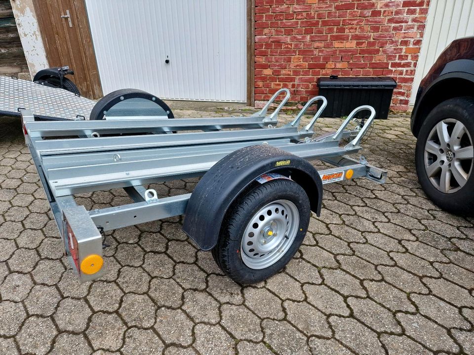 Neptun Anhänger motorradanhänger 750kg *NEUE* in Raversbeuren