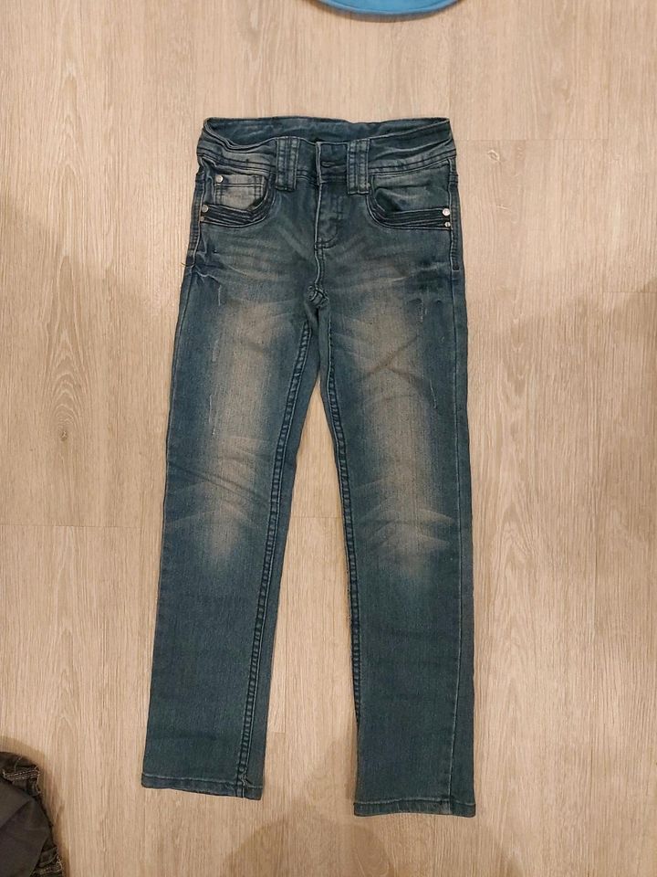 Takko Jeans Hose slim gerades Bein 140 blau in Fulda