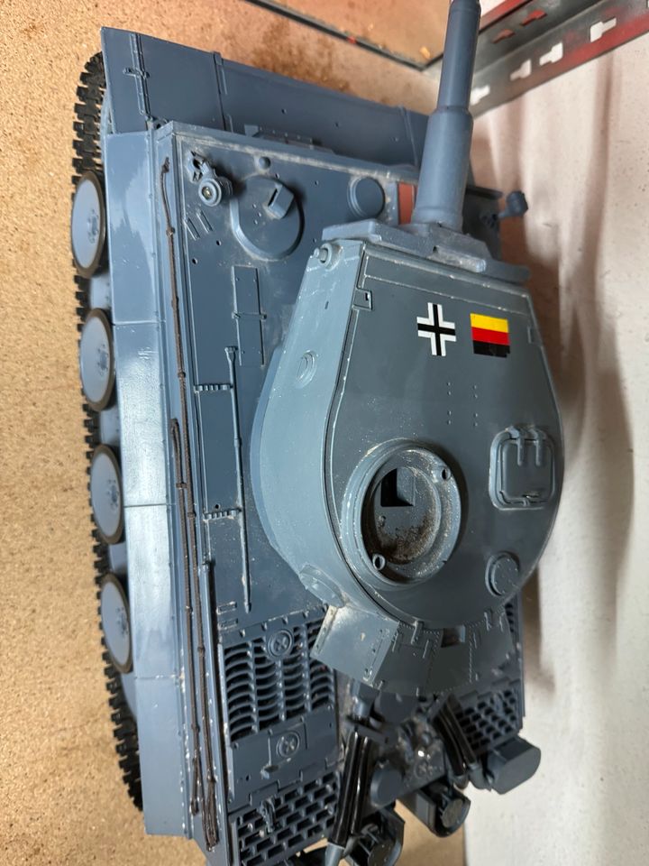 RC Panzer ferngesteuert in Korb