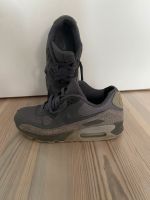 Damen Schuhe Nike Air Max 90 Gr. 38 grau Turnschuhe Niedersachsen - Wolfsburg Vorschau