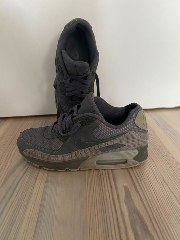 Damen Schuhe Nike Air Max 90 Gr. 38 grau Turnschuhe in Wolfsburg