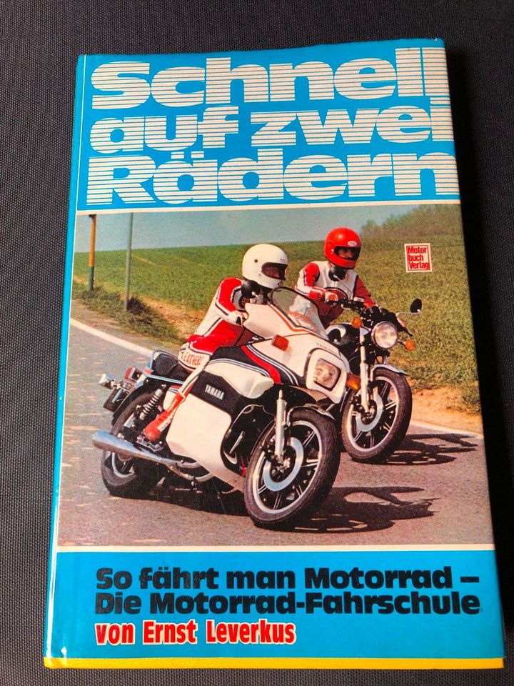 Diverse Motorradbücher und Autobücher gebr. in Wirft