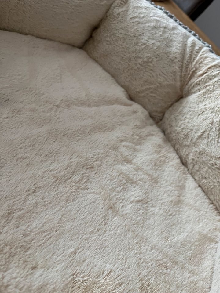 Flauschiges Hundebett grau/beige Neu in Schortens