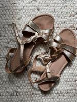 Wenig getragene flache Sandalen von Ryłko Hessen - Grünberg Vorschau
