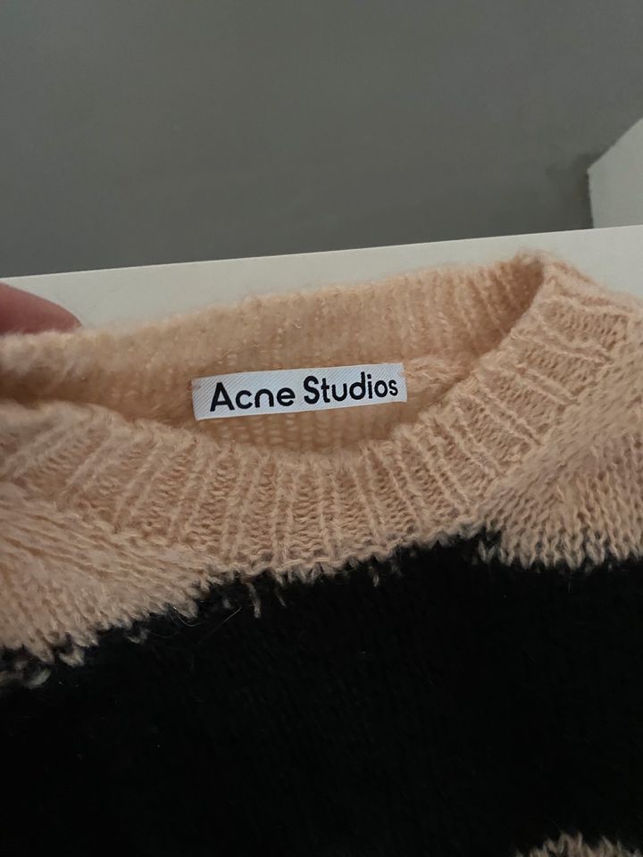 Oversized Pulli im Destroyed Look von Acne Studios in Dinslaken