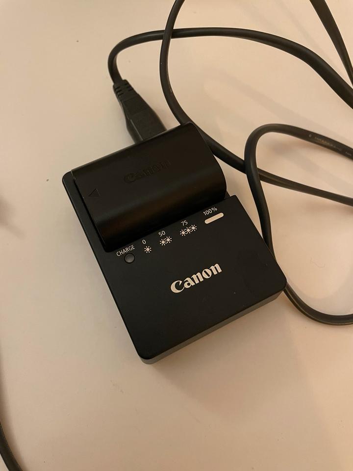Canon Eos 7d Spiegelreflex mit Objektiven Akku Digitalkamera in Berlin