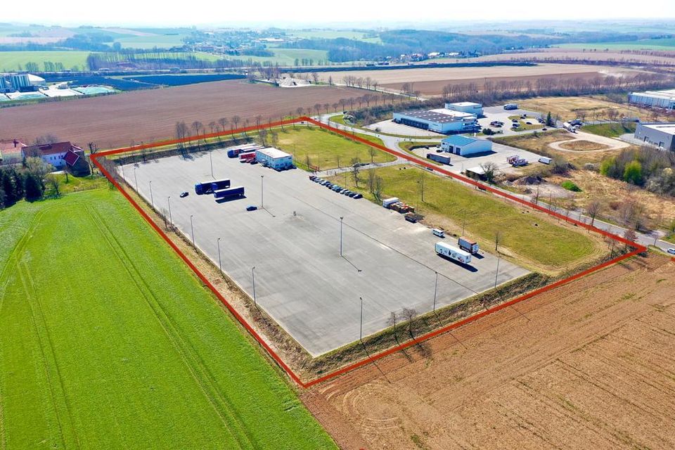 IN UNMITTELBARER AUTOBAHNNÄHE CA 35.000 m² GROßES GEWERBEGRUNDSTÜCK
