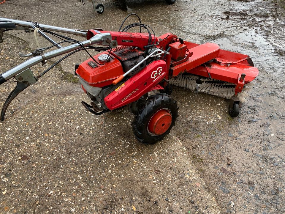 Honda F560 Mit Kehrmaschine in Radevormwald