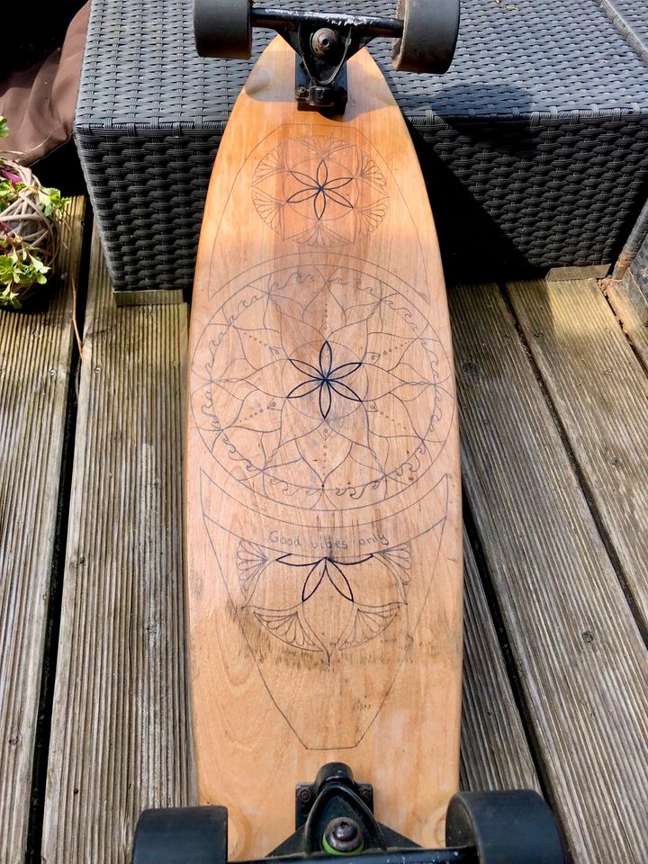 Longboard Skateboard Mandala breite Rollen super Zustand in Berlin