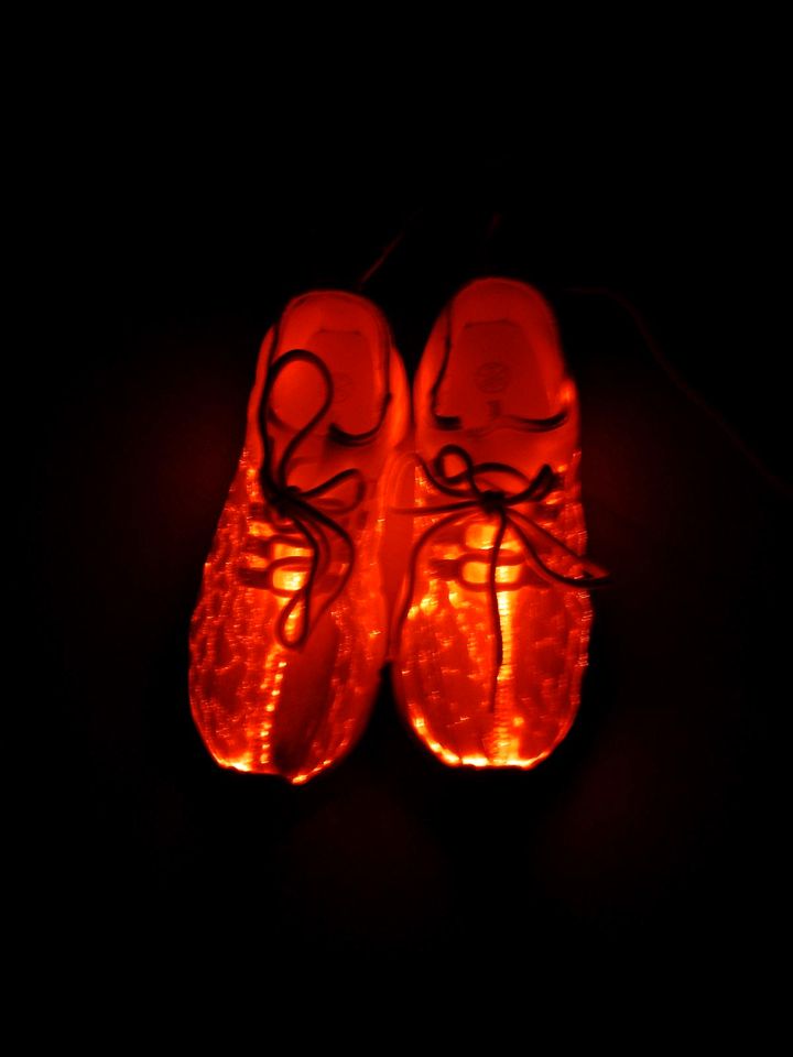 Kinder Sneaker Gr. 31 weiß mit LED Beleuchtung Farbe wählbar in Merchweiler