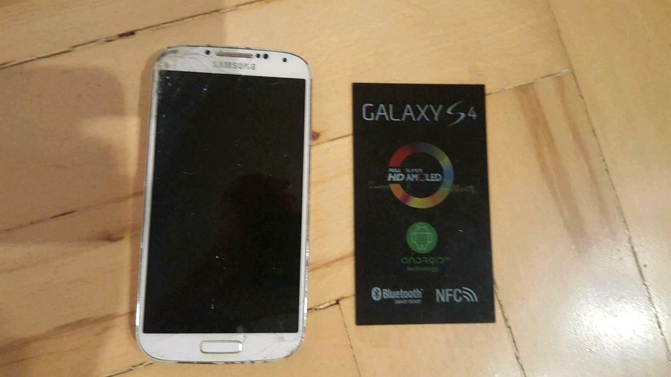 Handy SAMSUNG S4 GALAXY (runter gefallen) in Nordhausen