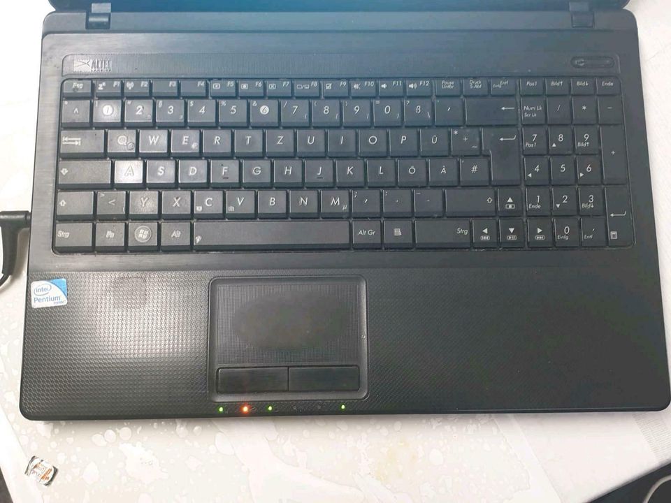 Asus Laptop gut erhalten in Düren