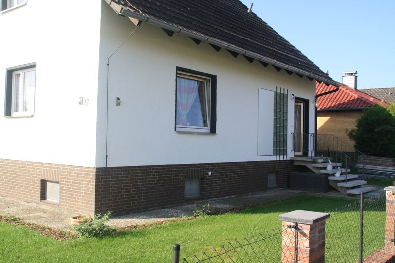 Modernisiertes Einfamilienhaus mit Solarthermie, Vollkeller und Garage in ruhiger Feldrandlage in Hornburg