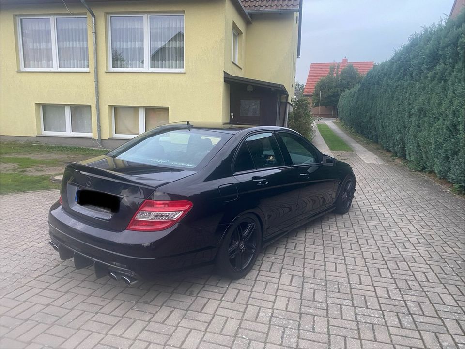 Mercedes C 300 W204 7-G-Tronic mit neuen TÜV in Celle