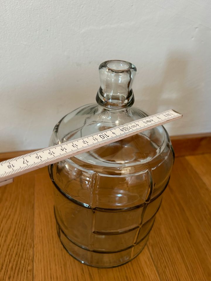 Vase in transparent aus Glas in Mömbris