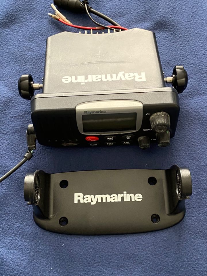 Raymarine Ray54E DSC Seefunkgerät in Kiel